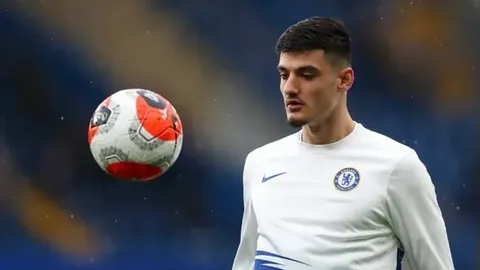 阿兰布鲁红牌离场，皇社替补仅8分钟，多古造点对手也染红